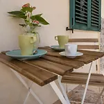 Amelia E Corrado مارينا دي راغوزا