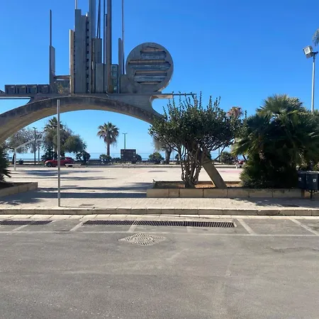 Amelia E Corrado مارينا دي راغوزا